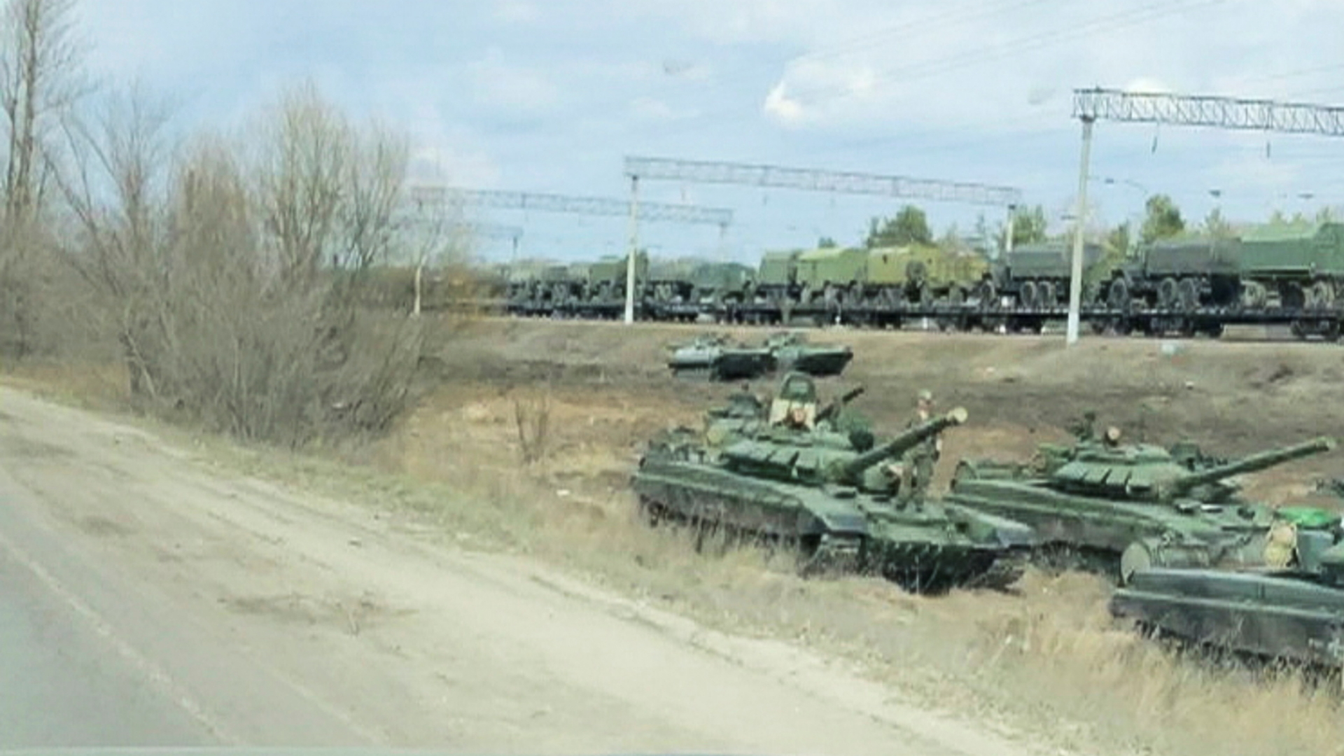 Ausschnitt aus einem Video, das Panzer der russischen Armee zeigt, die in die Region Woronesch verlegt werden. | REUTERS