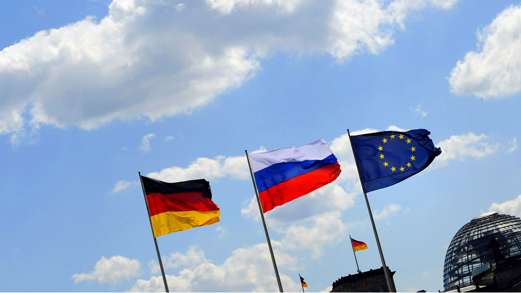 Flaggen vor dem Reichstag | AFP