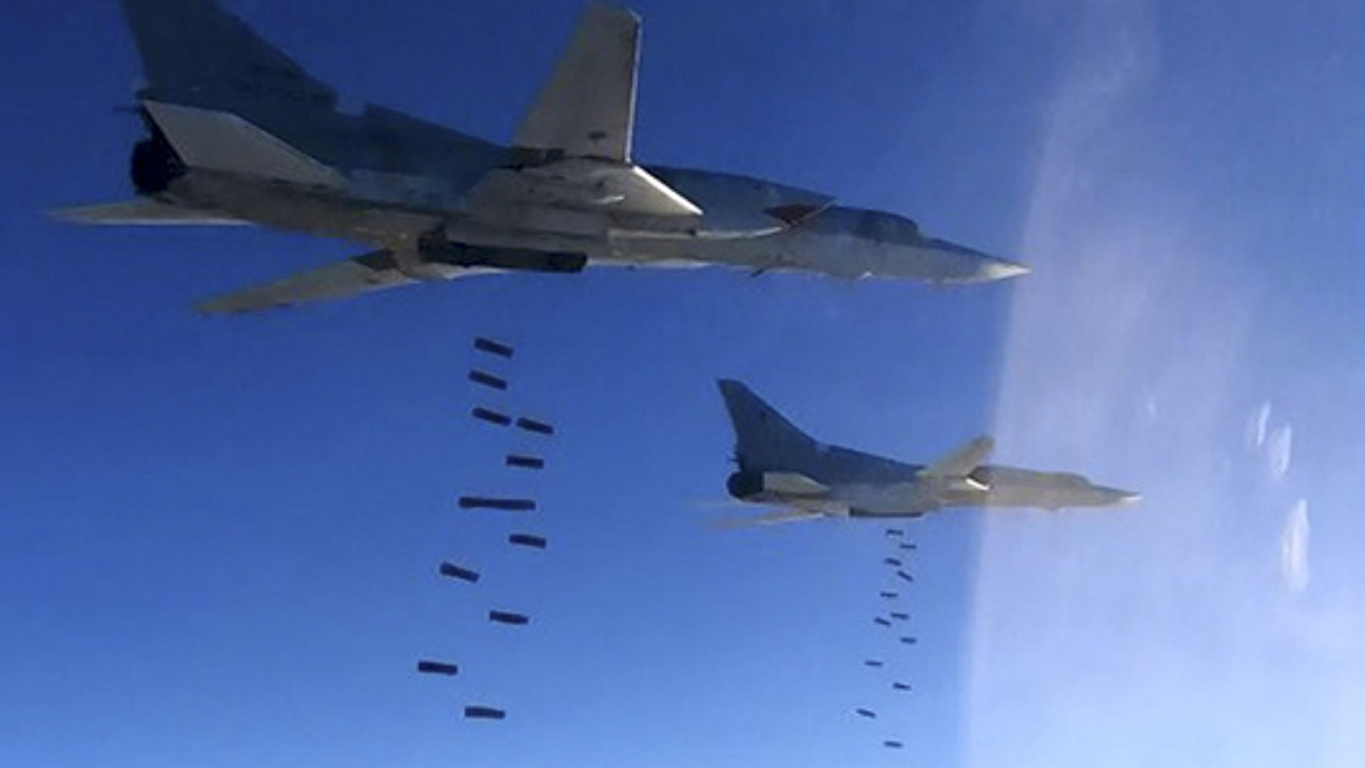 Russische Kampfjets vom Typ TU-22M3 bombardieren 2017 Stellungen des IS in Syrien | AP