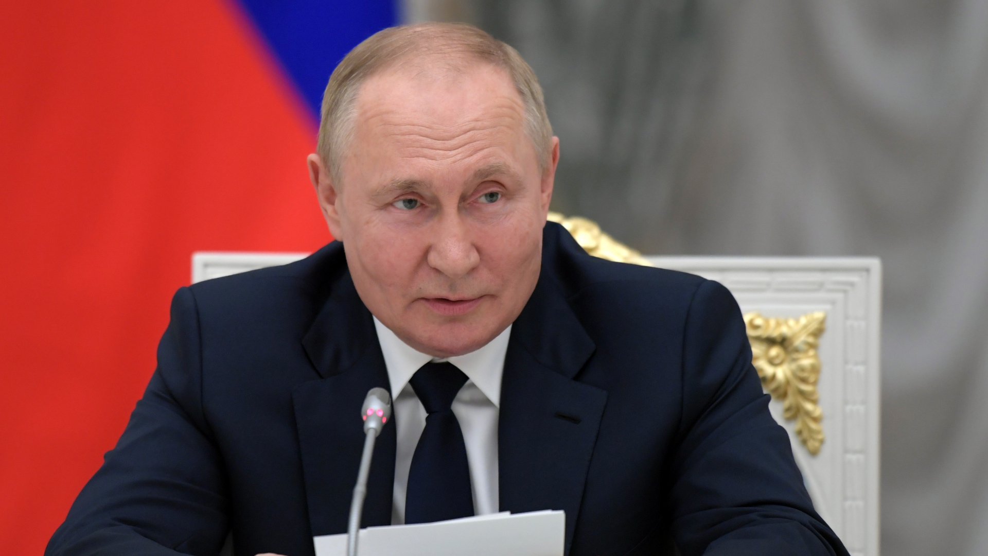 Der russische Präsident Wladimir Putin hält Anfang Juli 2022 eine Rede an Mitglieder des russischen Parlaments. | EPA