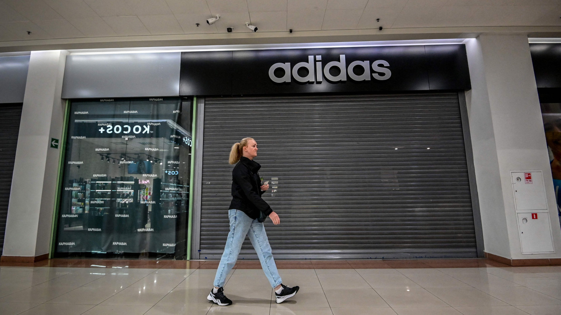 Ein geschlossenes Geschäft von Adidas in der Stadt Tschechow (Russland) | AFP