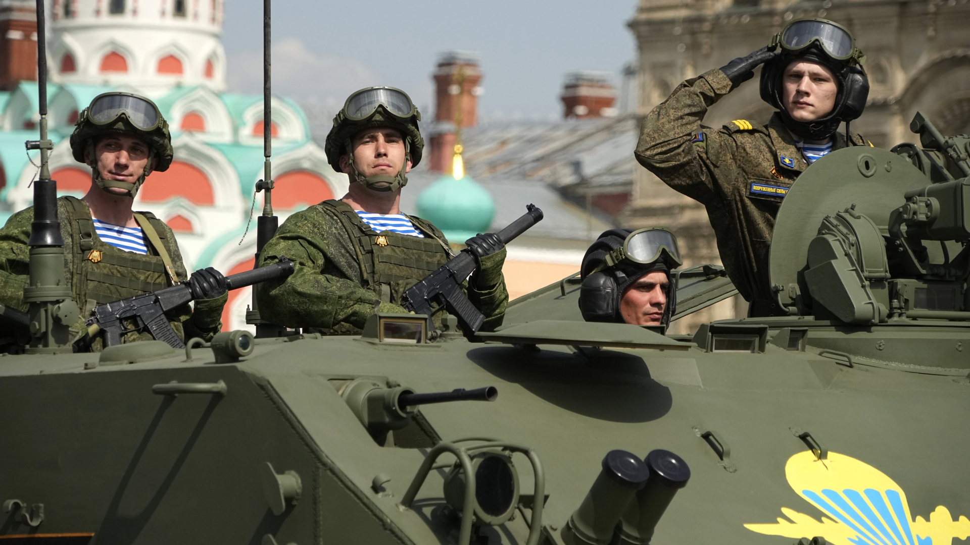 Soldaten bei der Militärparade am 9. Mai in Moskau | AP