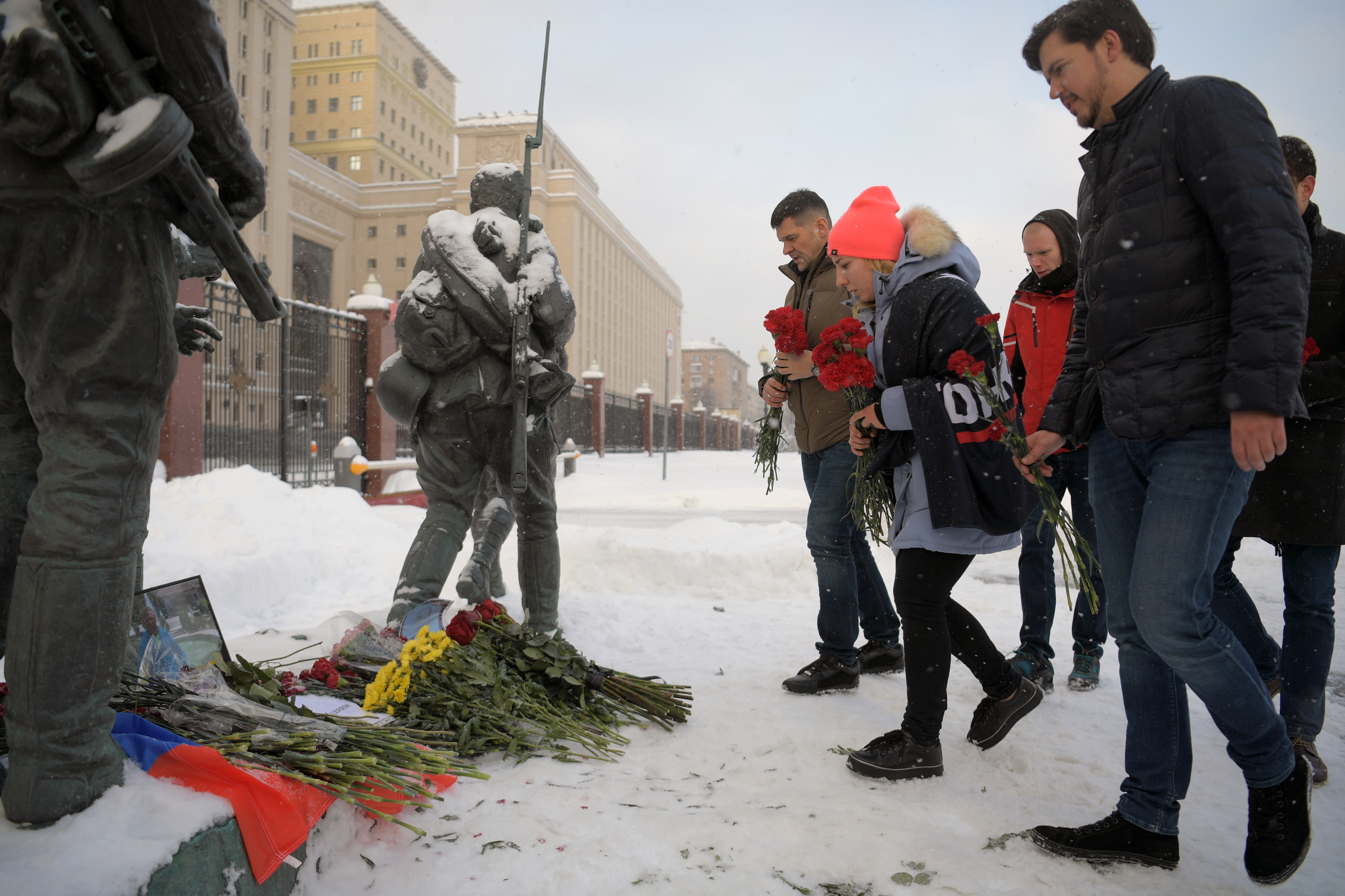 Trauerfeier in Moskau zu Ehren des in Syrien abgeschossenen russischen Kampffliegers Romann Philippot | picture alliance / Evgeny Biyato
