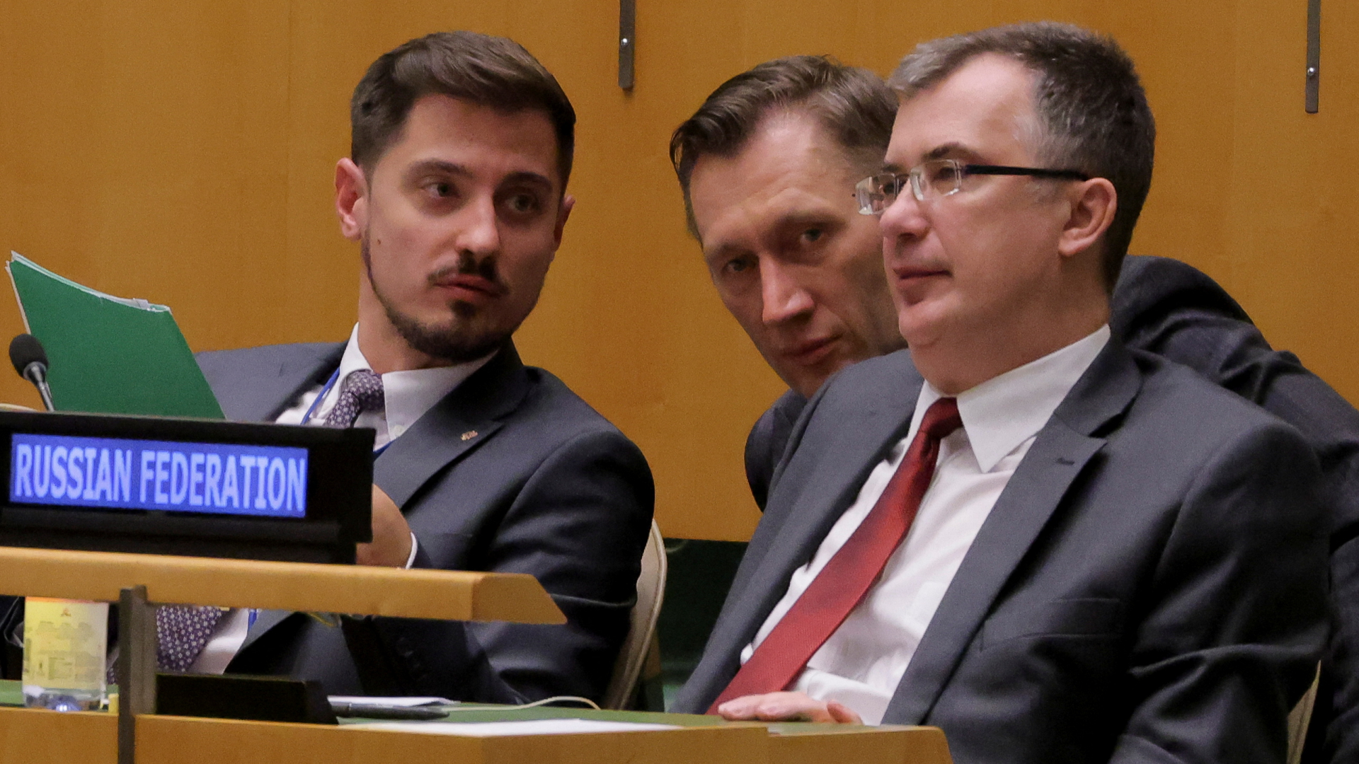 Der stellvertretende russische UN-Botschafter Gennadi Kusmin mit Mitarbeitern | REUTERS
