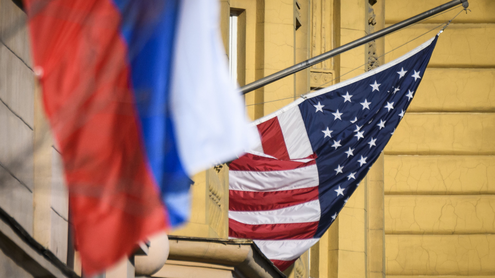 Flaggen von Russland und den USA | Bildquelle: AFP