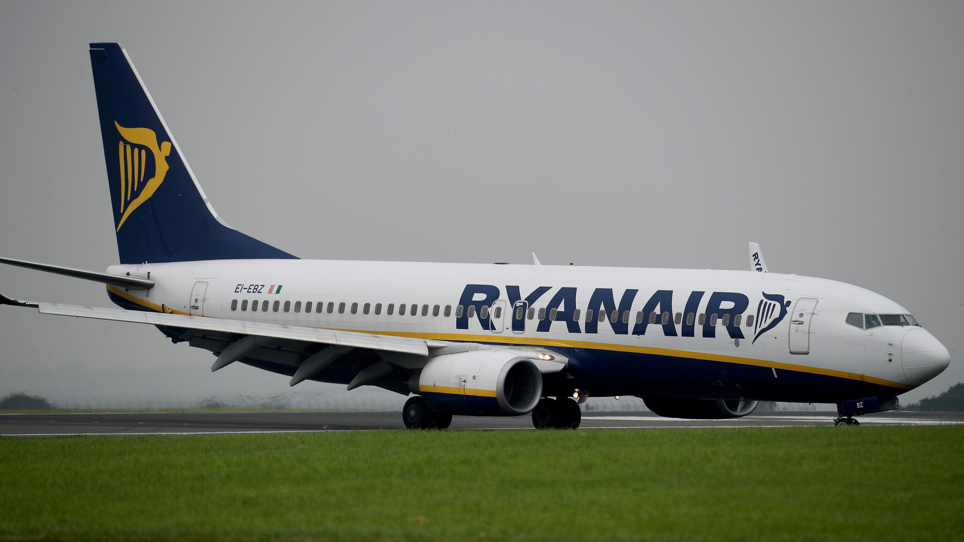 Flieger der Fluggesellschaft Ryanair | Bildquelle: dpa