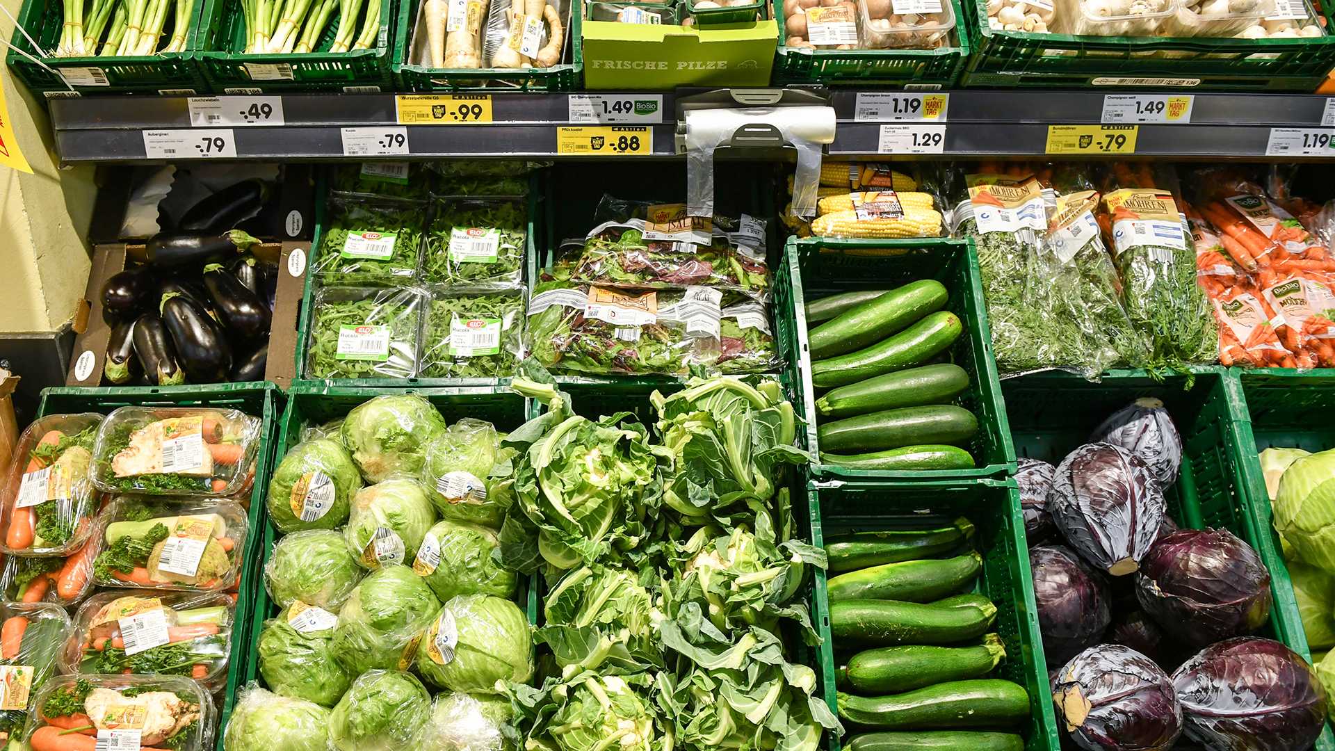 Die Gemüseabteilung in einem Supermarkt. | picture alliance/dpa/dpa-Zentral
