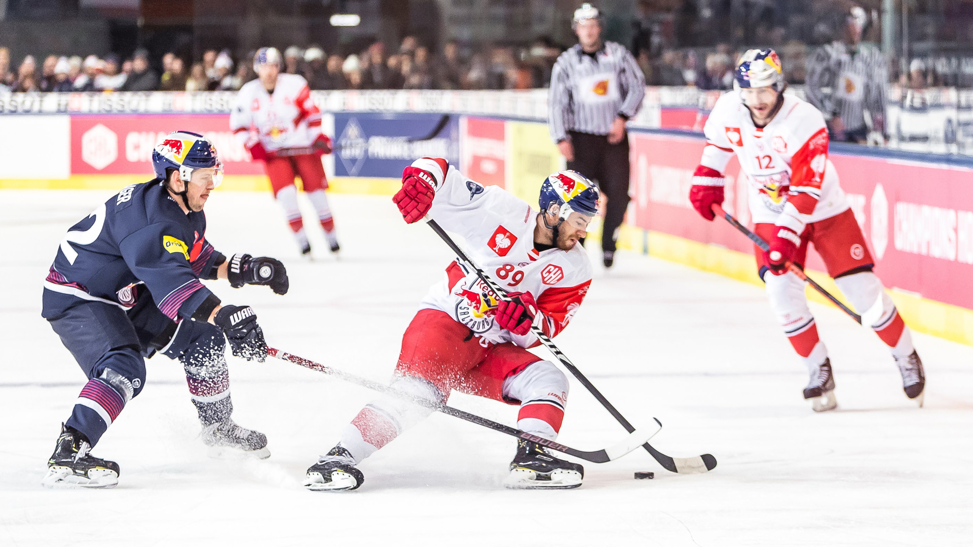 Spielszene des Eishockeyspiels zwischen RB Salzburg und dem EHC München | Bildquelle: dpa