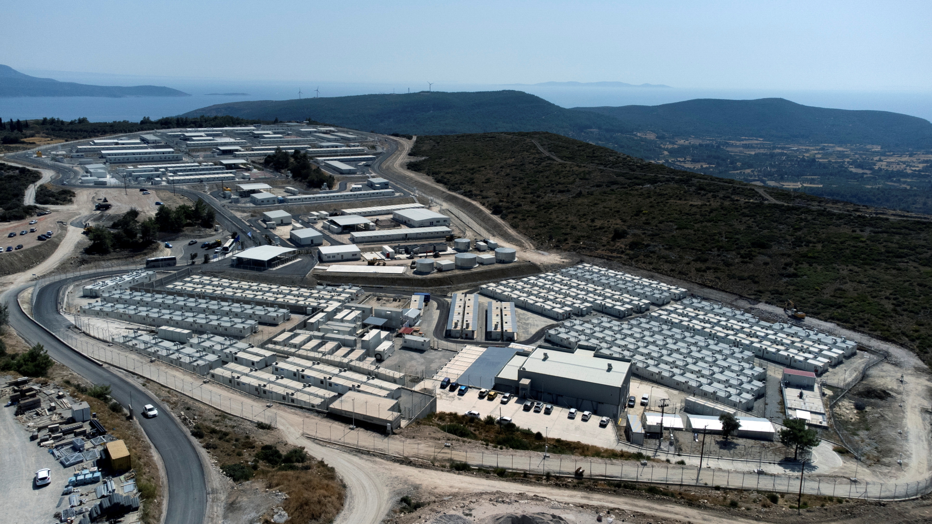 Ein Blick auf das Flüchtlingslager auf der griechischen Insel Samos. | REUTERS
