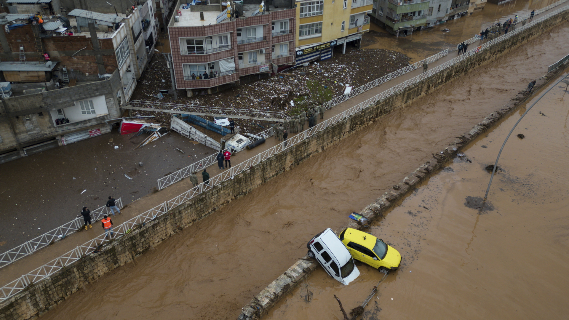 Turki Tenggara: Beberapa banjir tewas