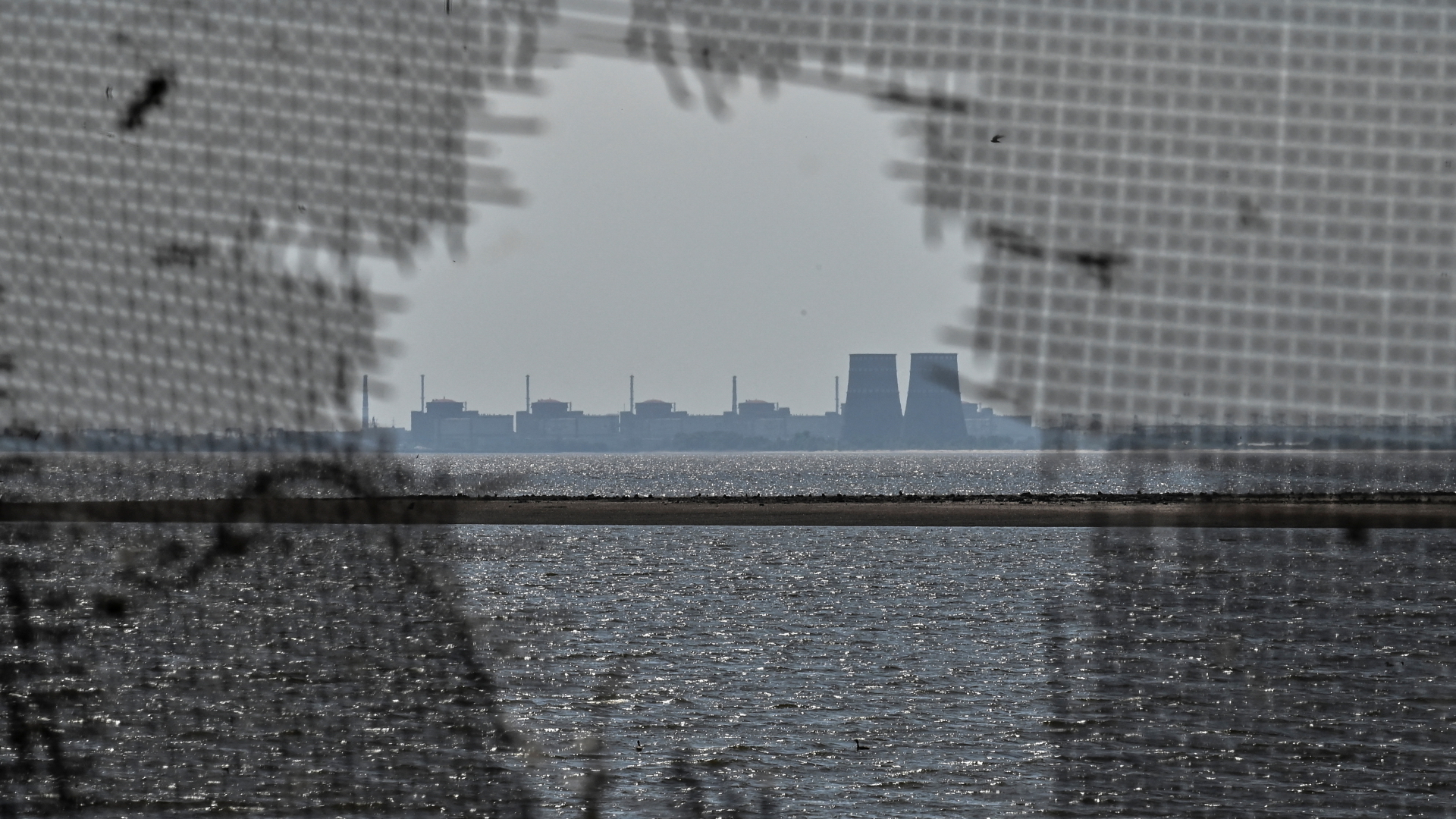 Blick auf das Atomkraftwerk Saporischschja nahe der Stadt Nikopol. 