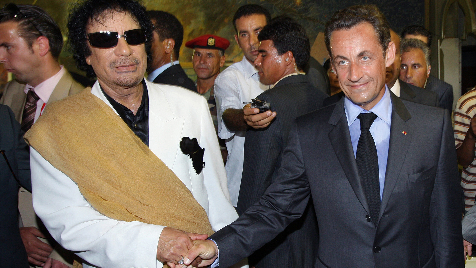Muammar al-Gaddafi und Nicolas Sarkozy | AFP