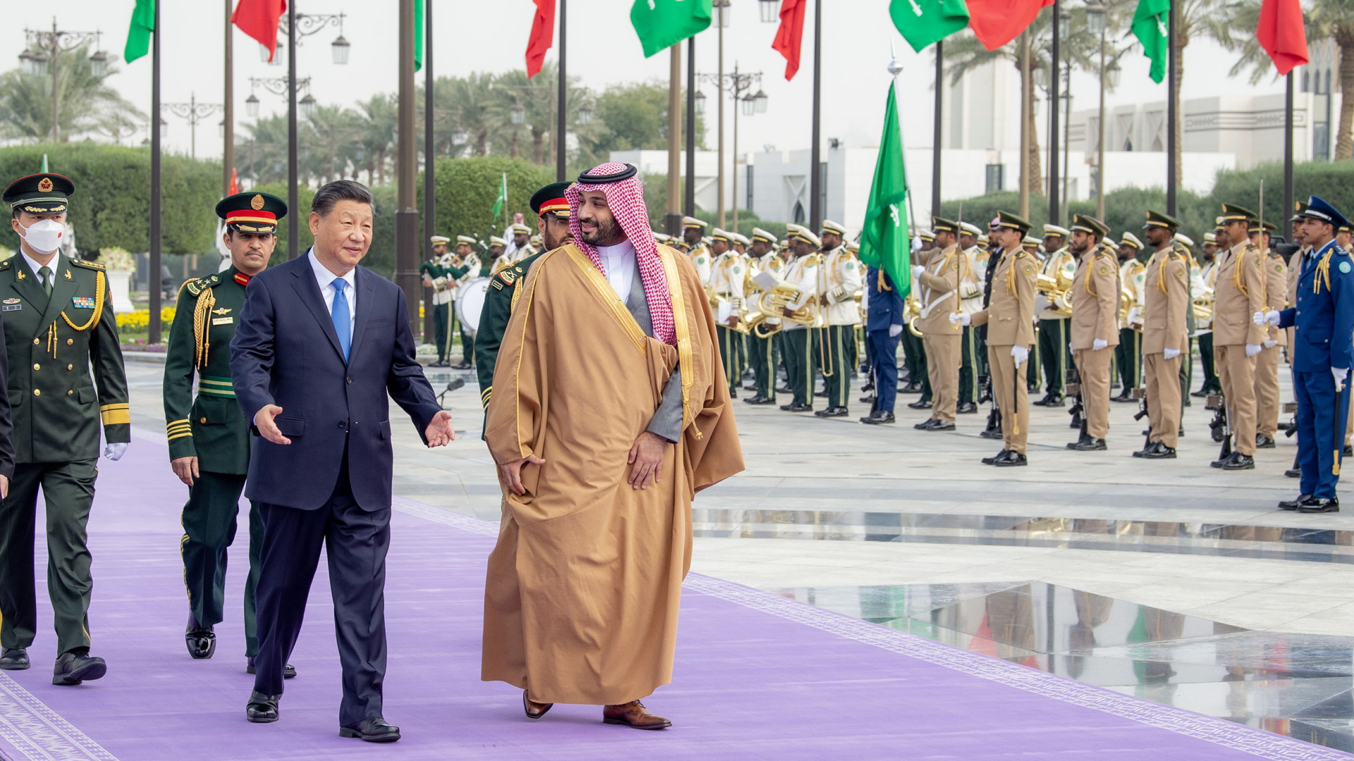 Der saudische Kronprinz Mohammed bin Salman und der chinesische Präsidenten Xi Jinping bei dessen Besuch in Riad. | EPA