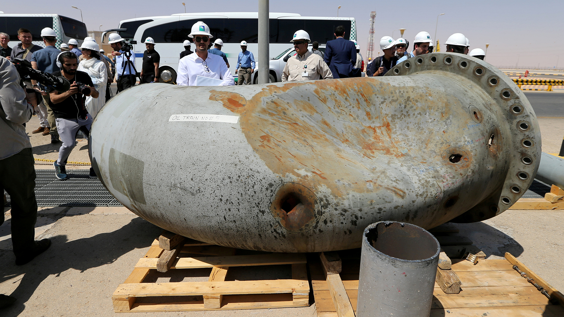 Loch in einer Ölpipeline in der angegriffenen Anlage in Saudi-Arabien | REUTERS