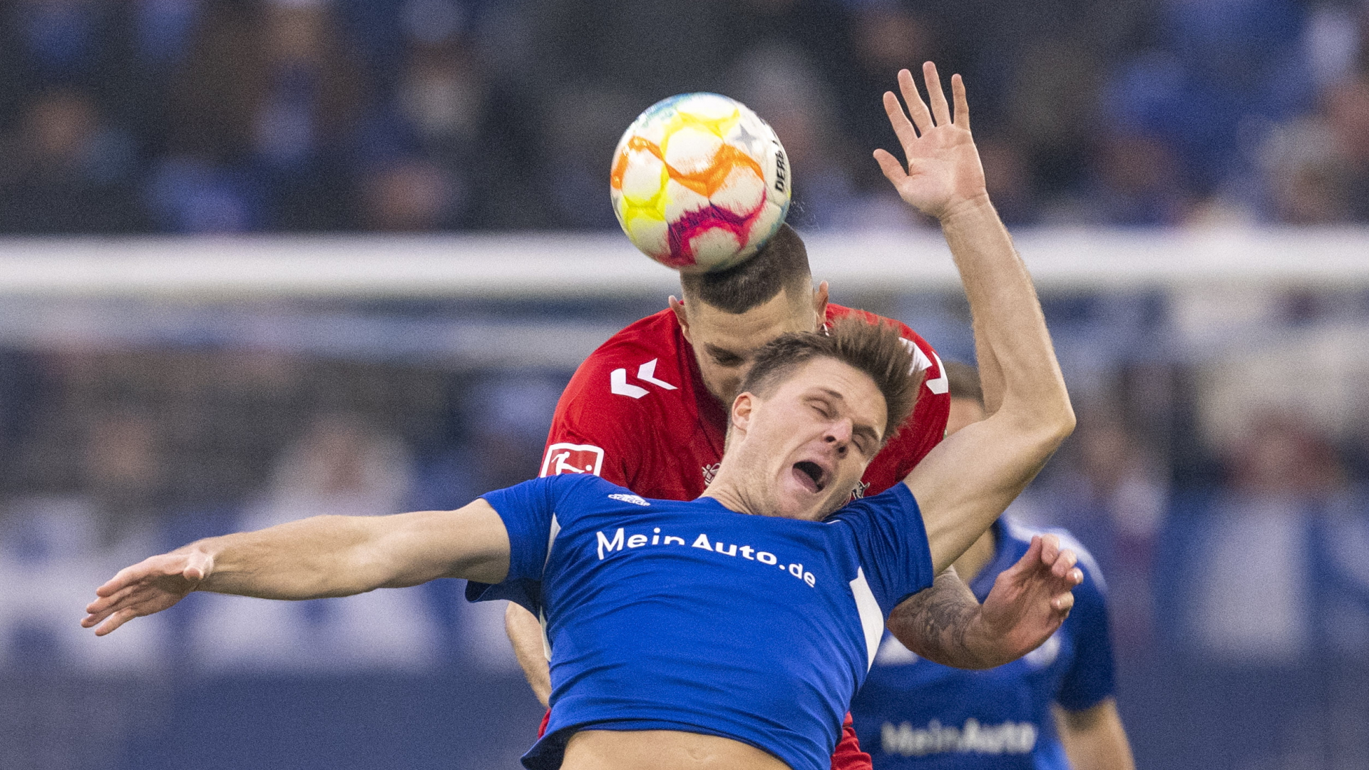 Zweikampf im Spiel Schalke gegen Köln | dpa