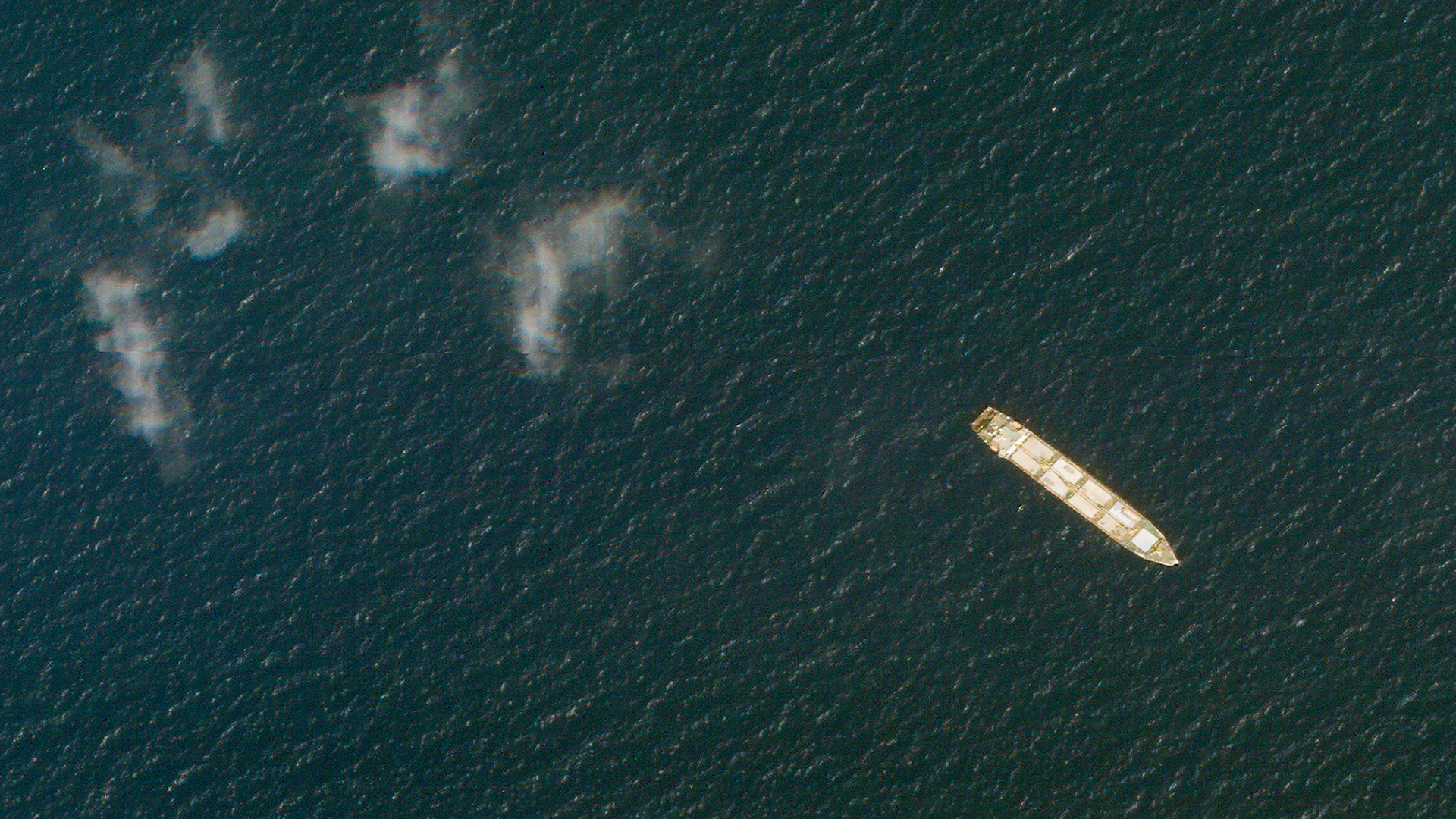 Das iranische Frachtschiff "MV Saviz" liegt im Roten Meer vor der Küste des Jemen. (Archivbild: Oktober 2020) | dpa