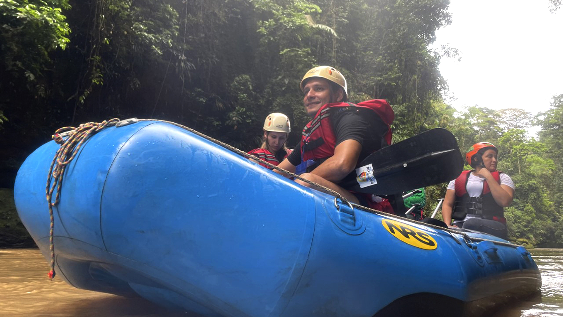 Touristen nehmen an einer Schlauchboottour in Kolumbien teil. | ARD-Studio Rio de Janeiro