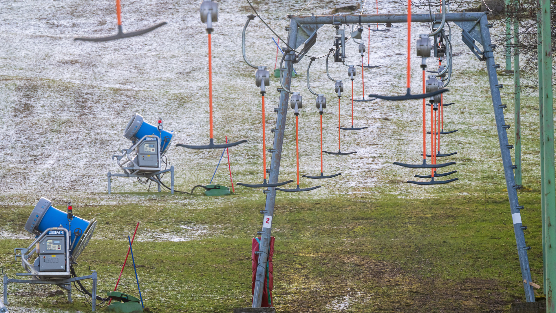 Abgeschalteter Schlepplift an der Skianlage Oedberg (Aufnahme: 18.01.2023) | picture alliance/dpa