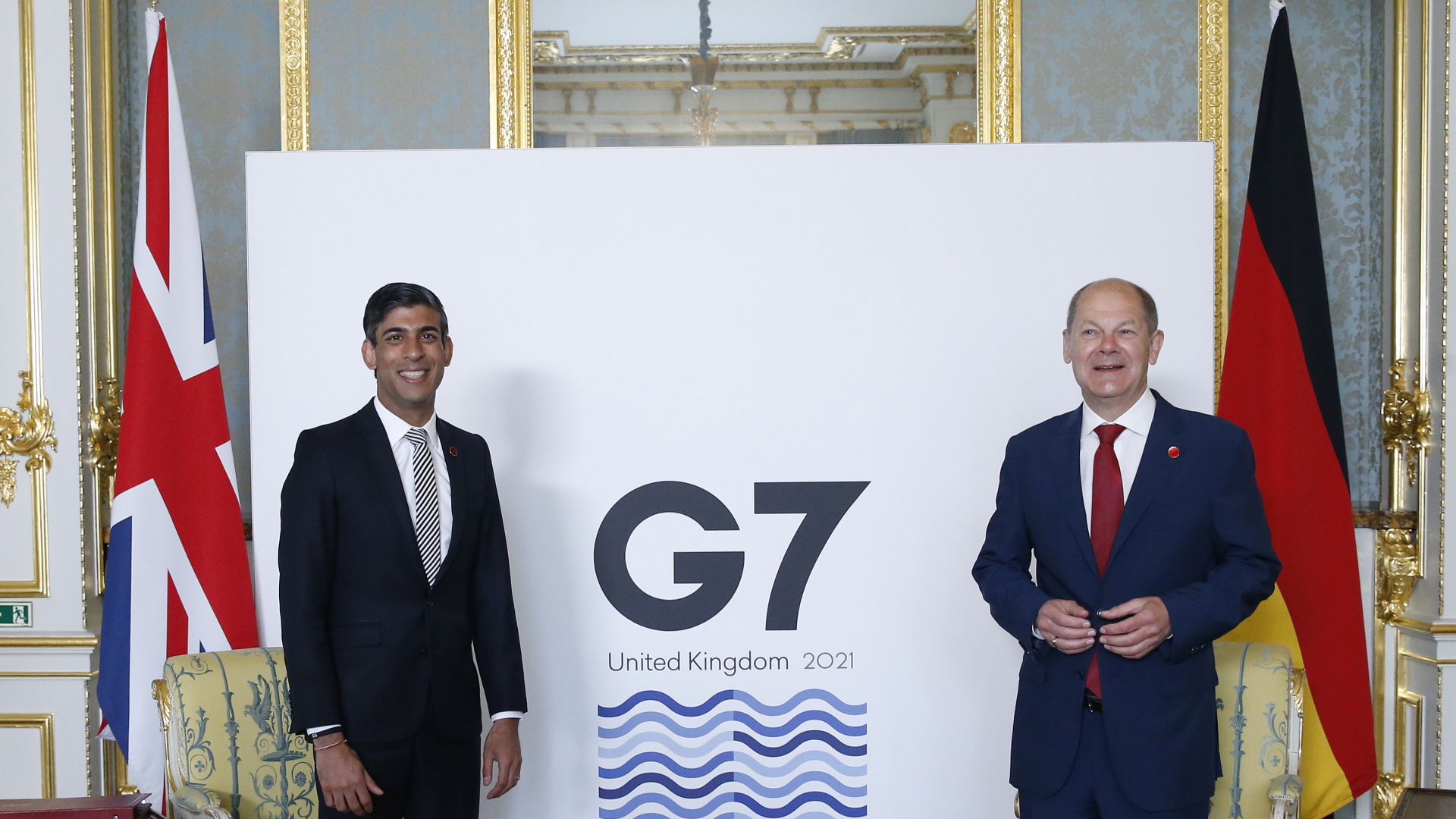 Bundesfinanzminister Olaf Scholz (r) und sein britischer Amtskollege Sunak beim G7-Finanzministertreffen | EPA