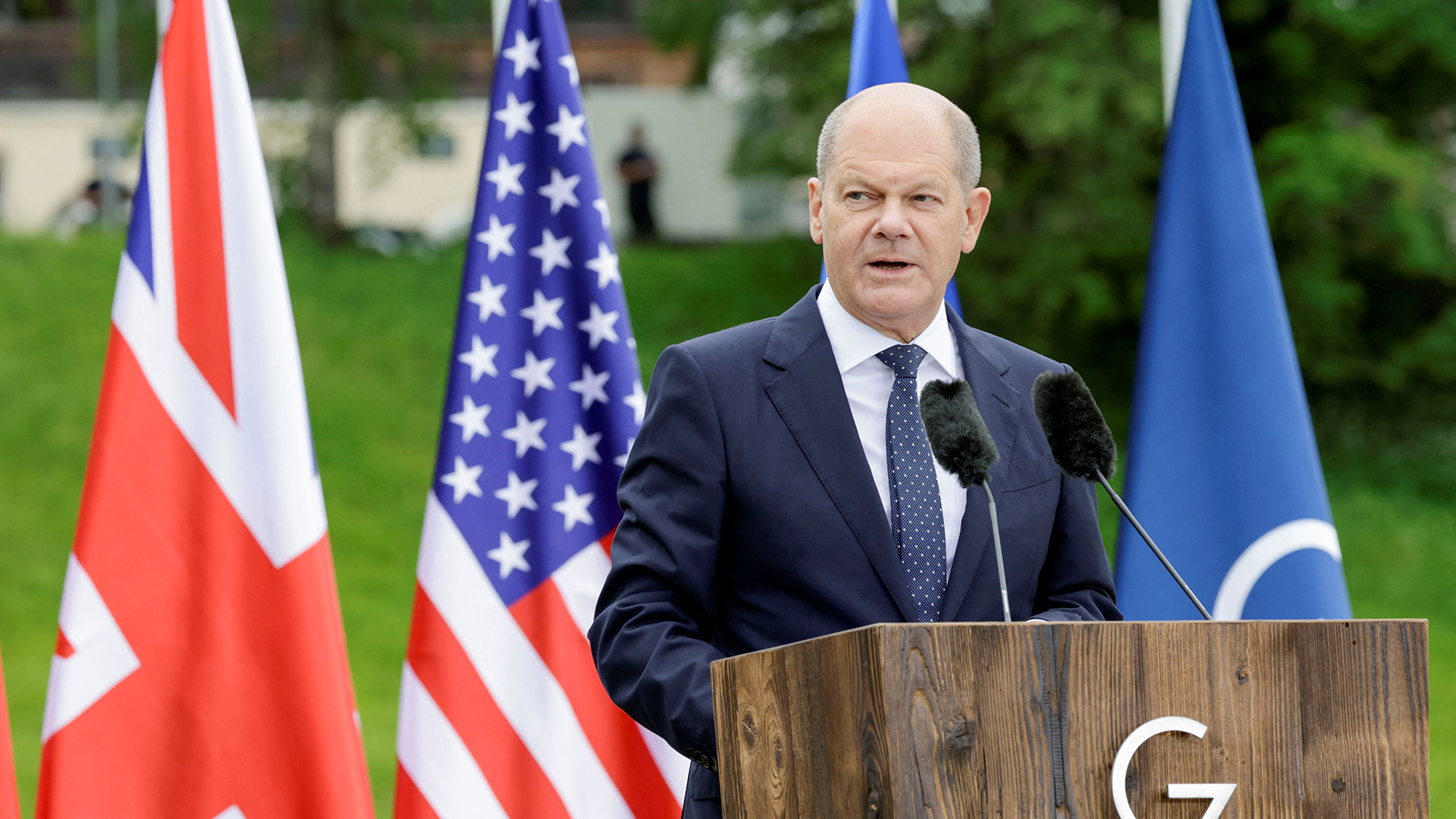 Olaf Scholz spricht nach dem G7-Gipfel auf Schloss Elmau bei Garmisch-Partenkirchen zu den Medien. | REUTERS