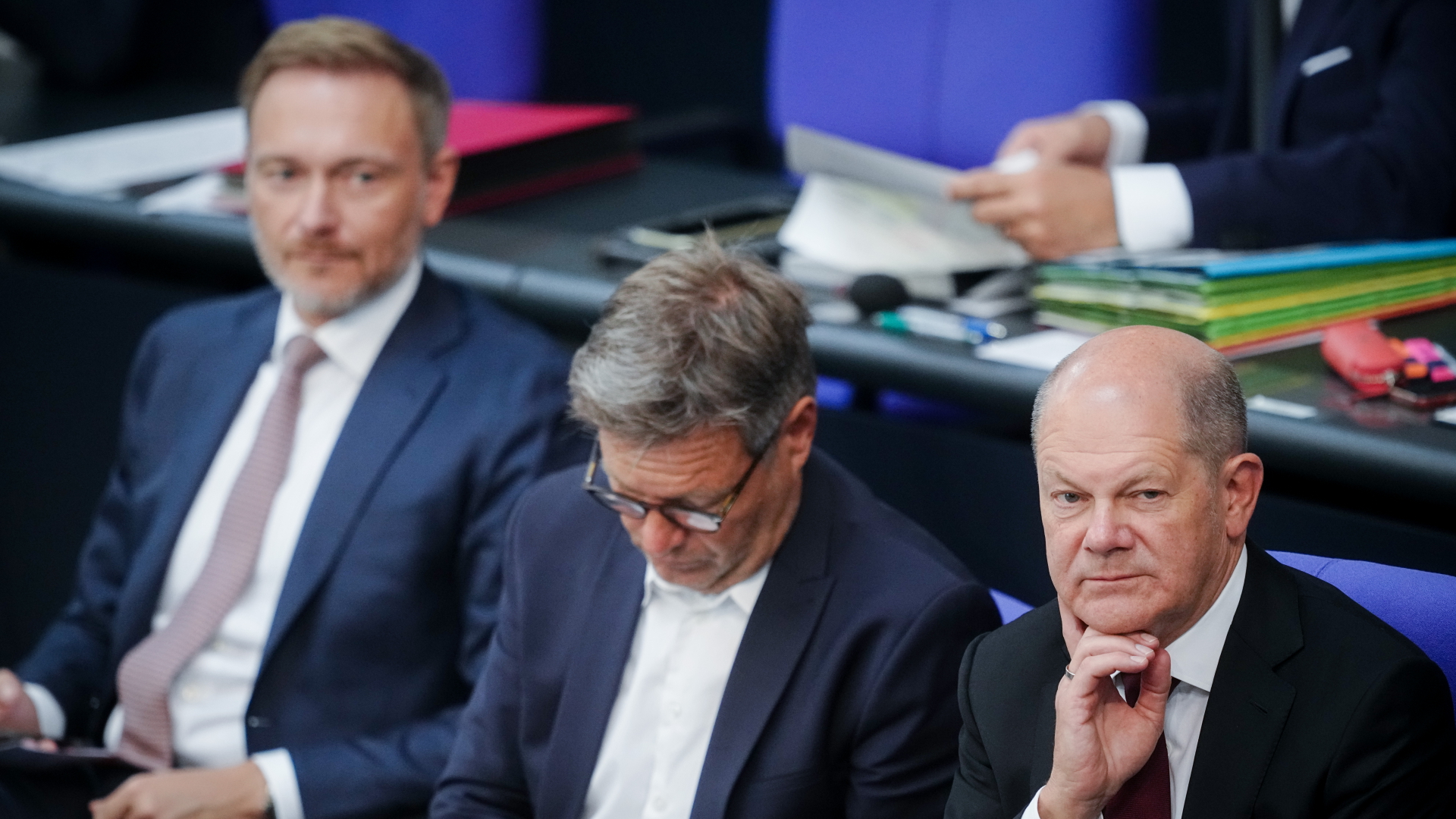 Die Minister Habeck und Lindner und Bundeskanzler Scholz im Bundestag