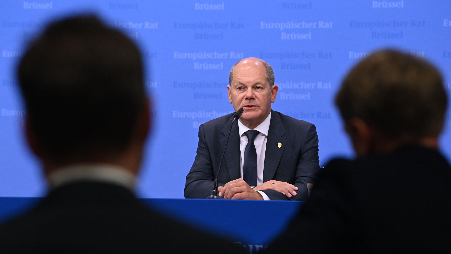 Olaf Scholz gibt eine Pressekonferenz in Brüssel | AFP