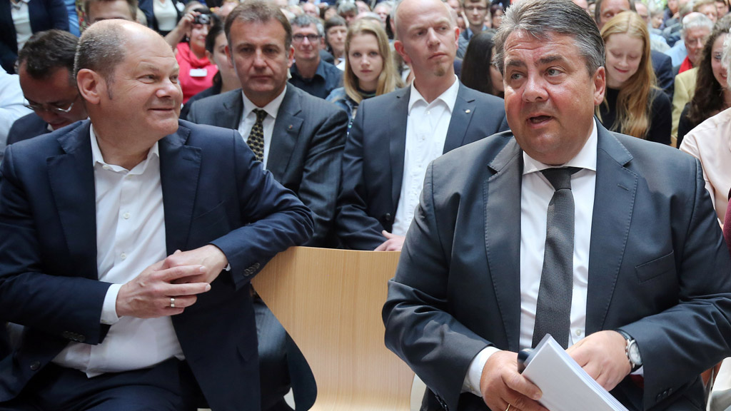 SPD-Bundesvize Scholz mit Parteichef Gabriel | null