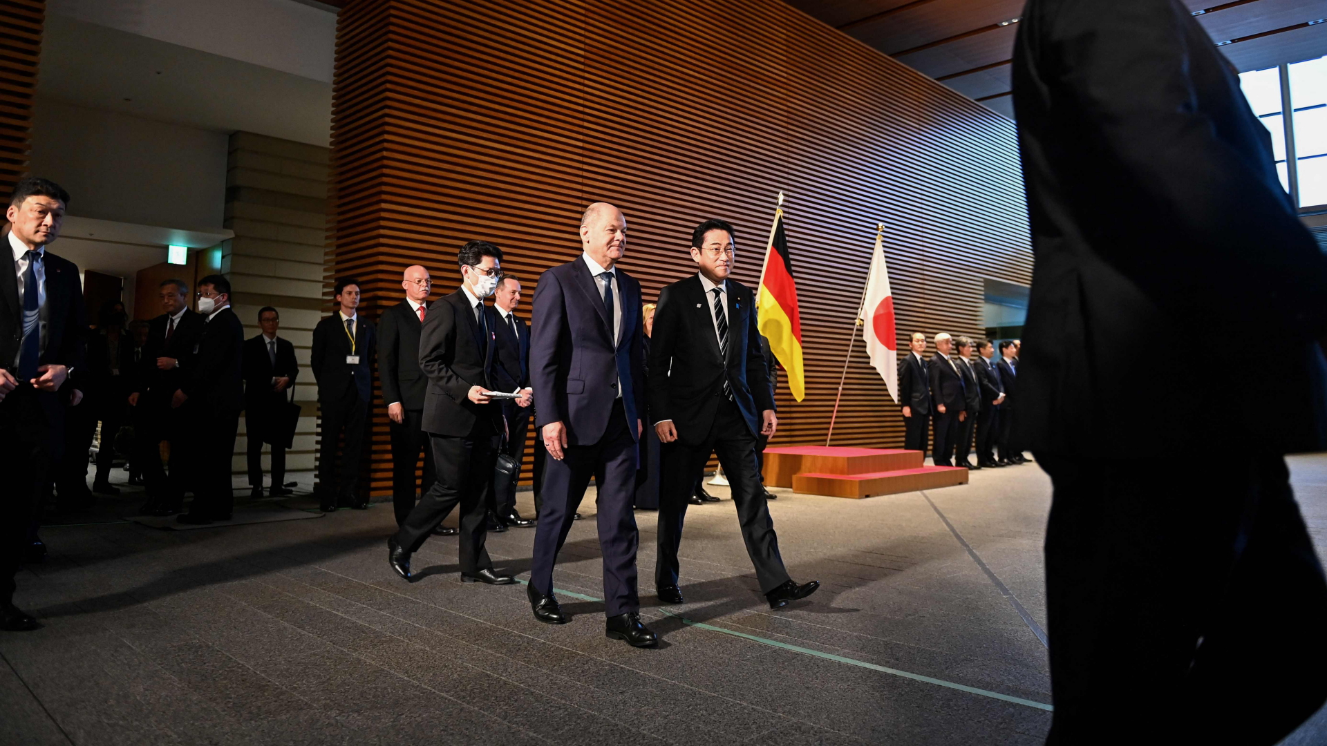 Olaf Scholz, Bundeskanzler, besucht Fumio Kishida, Japans Premierminister. | AFP