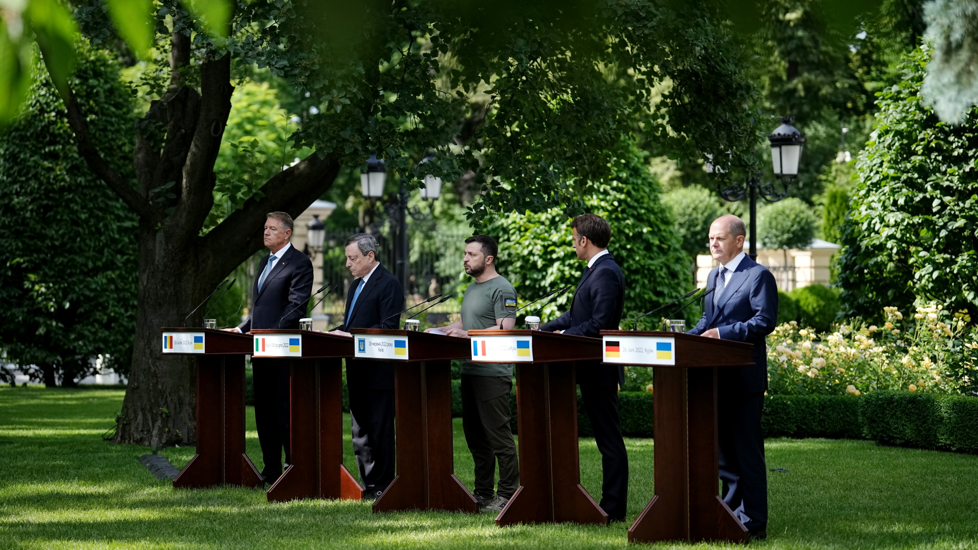 Klaus Iohannis (l-r), Mario Draghi, Wolodymyr Selenskyj, Emmanuel Macron und Olaf Scholz in Kiew | dpa