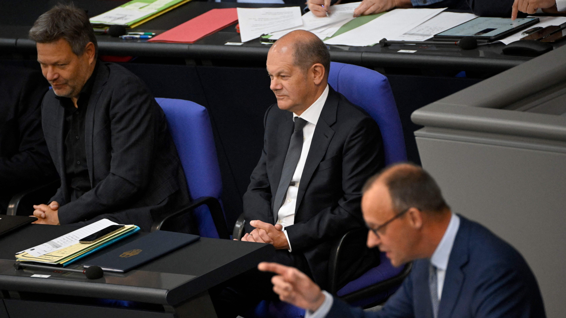 Olaf Scholz und Friedrich Merz im Bundestag | AFP