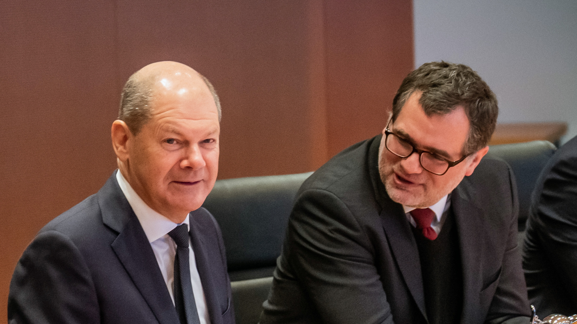 Kanzler und Kanzleramtsminister: Scholz und Schmidt im Kabinett. | dpa
