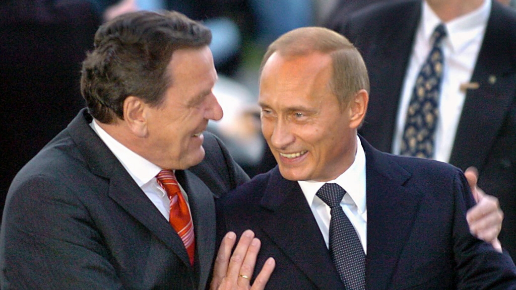 Gerhard Schröder und Wladimir Putin 2004 in Hannover | dpa