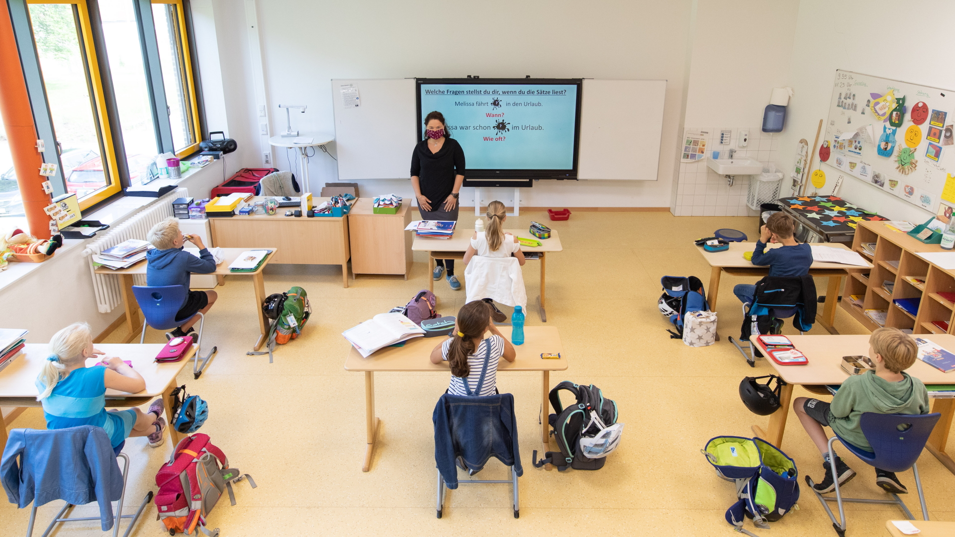 Schulunterricht unter Corona-Bedingungen in Niedersachsen | dpa