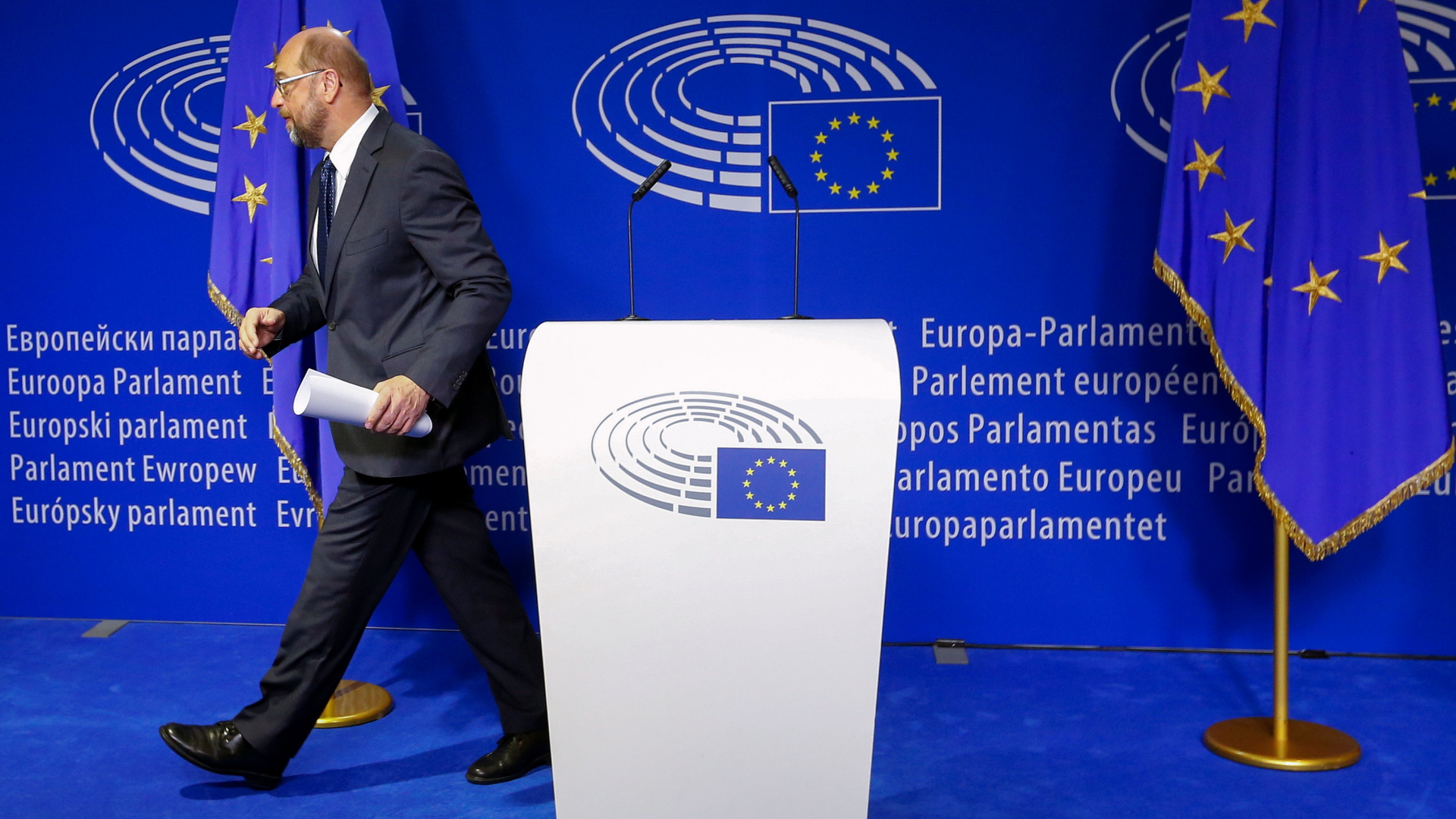 Der Europäische Parlamentspräsident Schulz verlässt eine Pressekonferenz in Brüssel.
