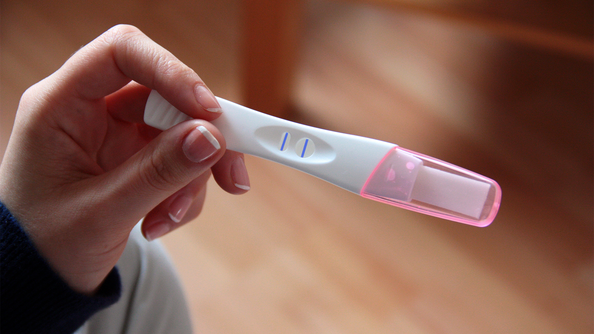 Ein positiver Schwangerschaftstest | picture alliance / dpa Themendie