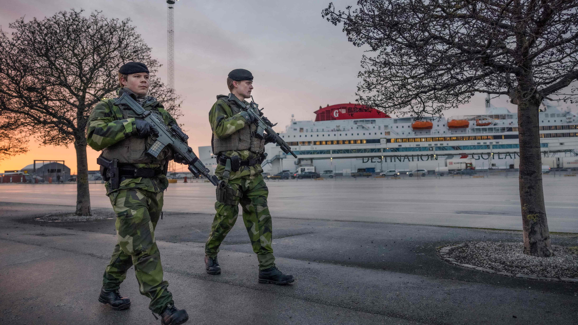 Schwedische Soldaten patrouillieren auf der Ostseeinsel Gotland. | AFP