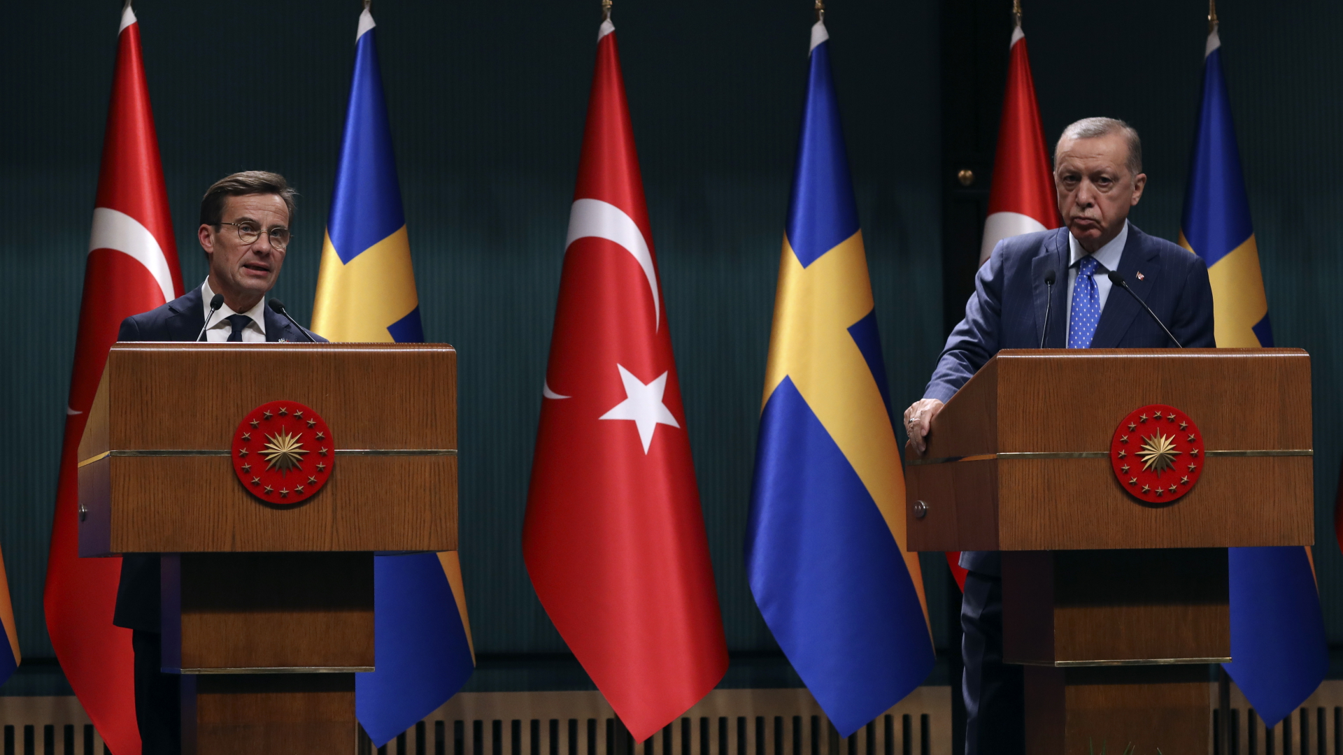 Recep Tayyip Erdogan (r), Präsident der Türkei, und Ulf Kristersson, Ministerpräsident von Schweden.