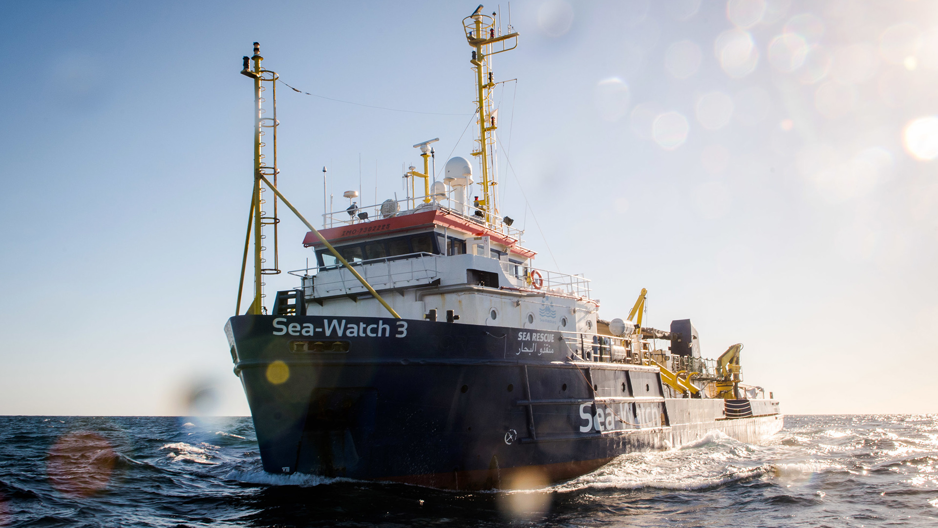 Die Sea-Watch 3 im Mittelmeer | dpa