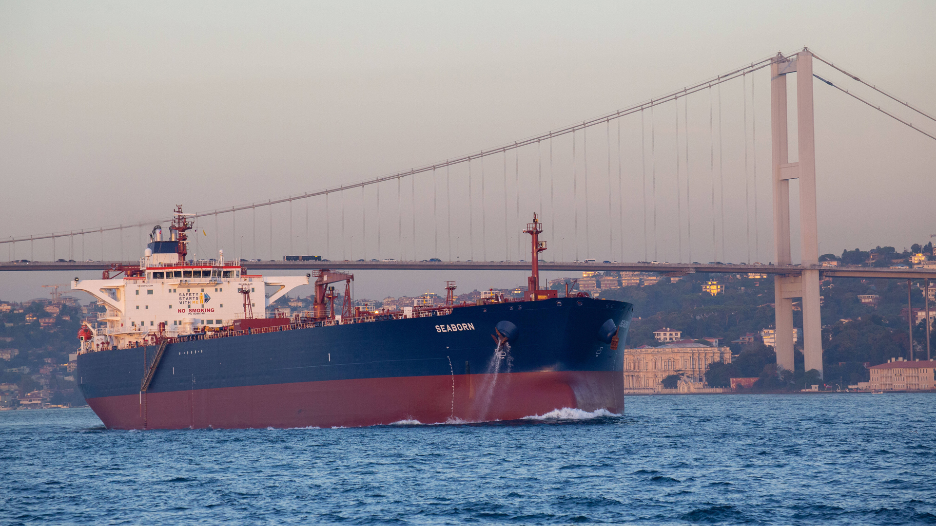 Öltanker Seaborn passiert den Bosporus (Aufnahme: 10.09.2022)