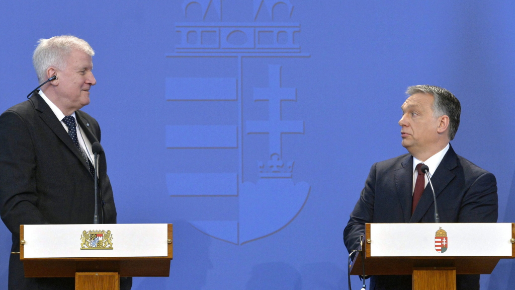 Seehofer und Orban nach ihrem Treffen in Ungarn | null