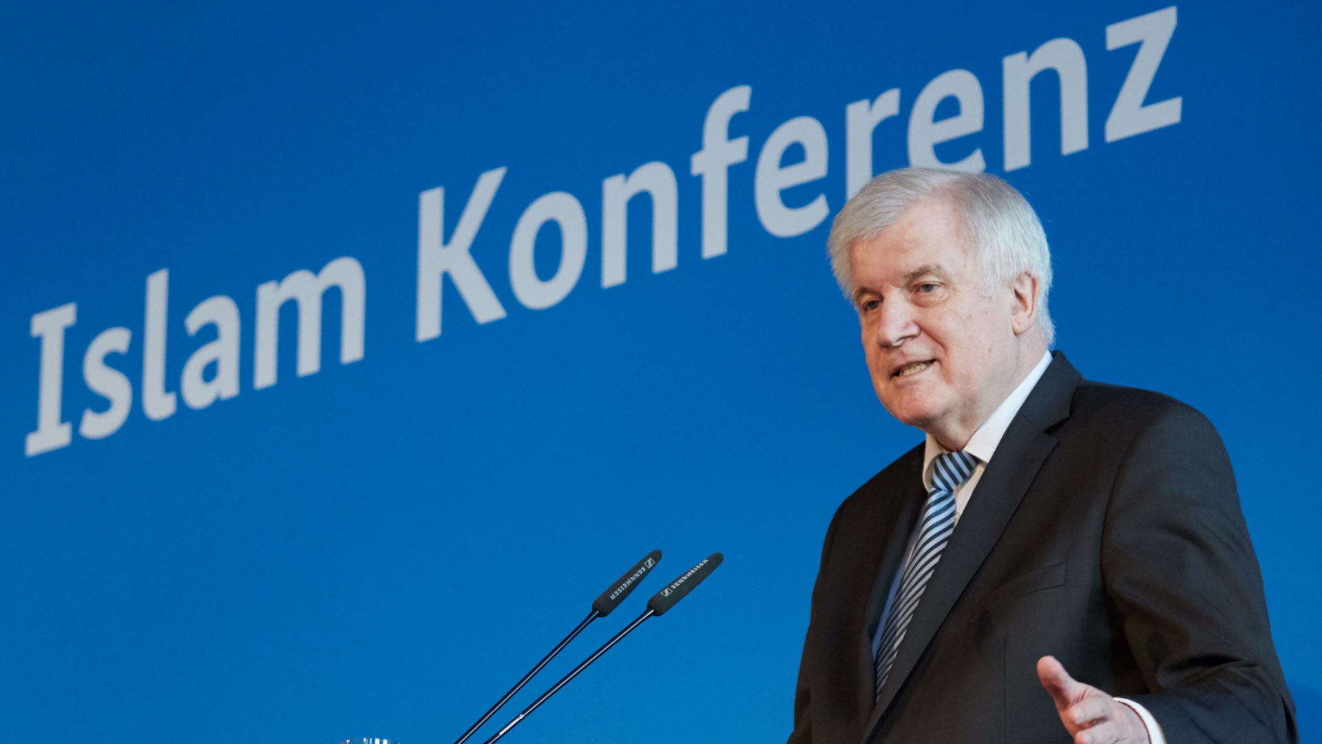Innenminister Seehofer eröffnet die Deutsche Islamkonferenz | Bildquelle: HAYOUNG JEON/EPA-EFE/REX/Shutter