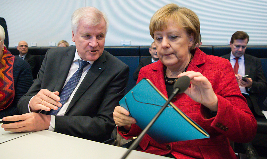 Horst Seehofer und Angela Merkel in der Unionsfraktion im November 2015