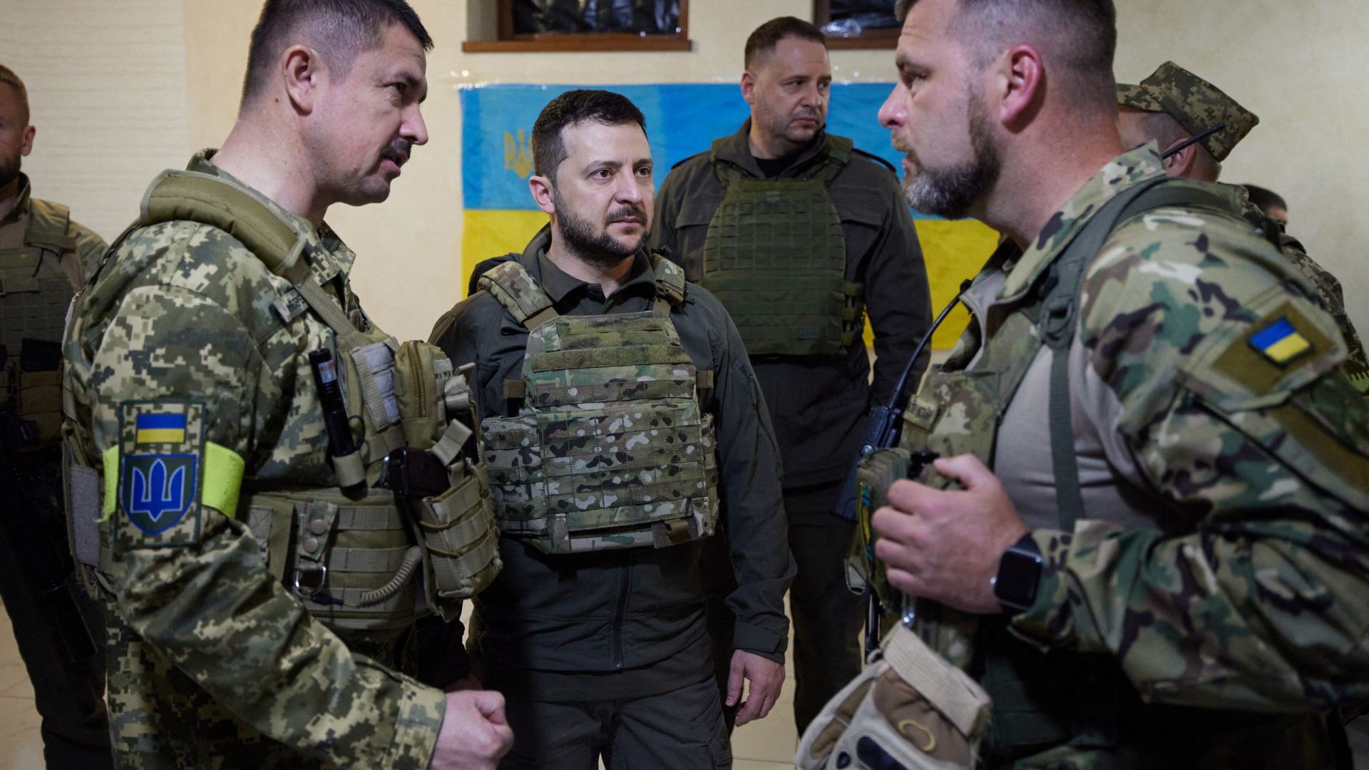 Wolodymyir Selenskyj bei einem Besuch der ukrainischen Truppen in Charkiw | AFP