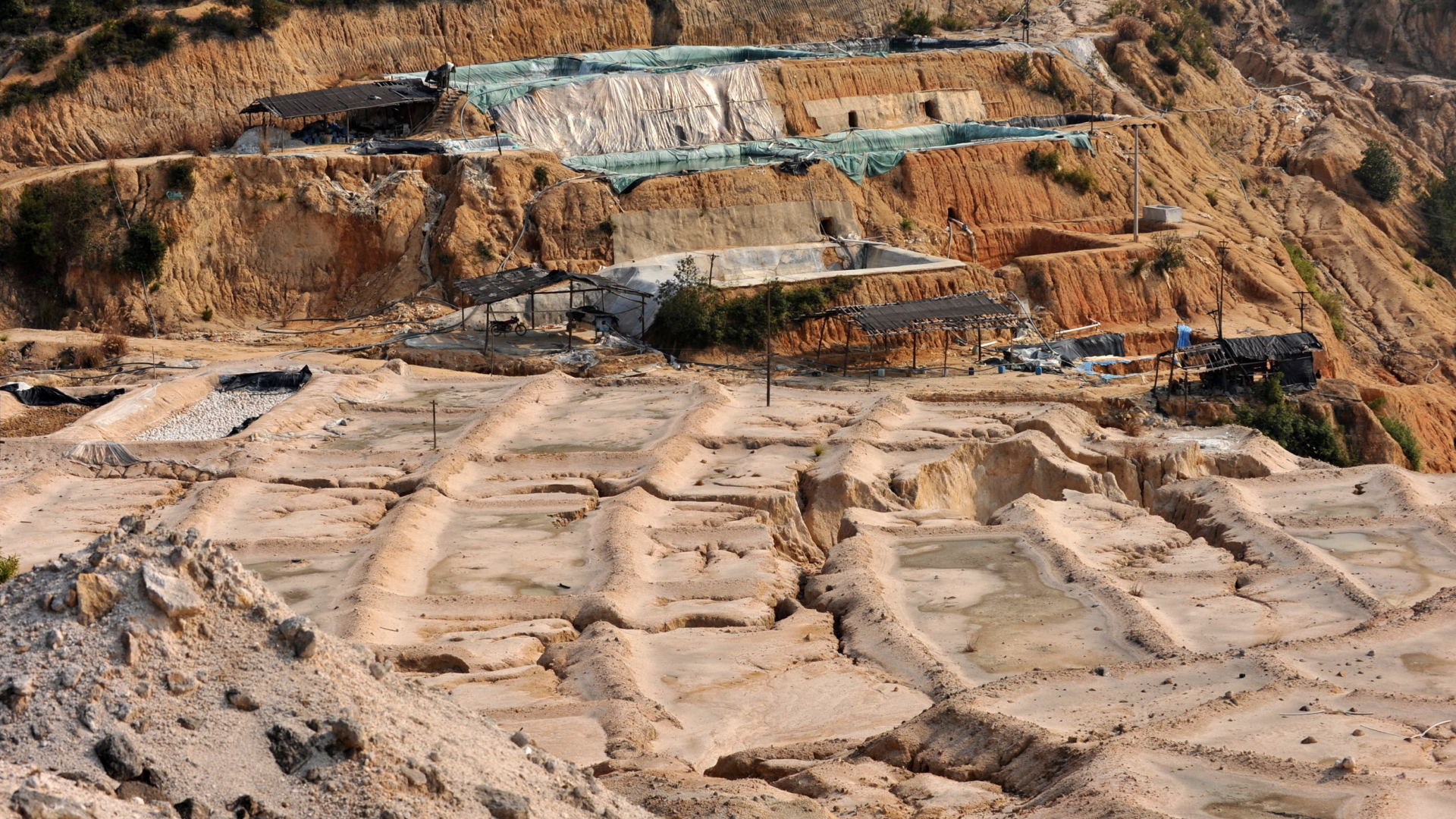 Tagebau für Seltene Erden in Ganxian, Südchina