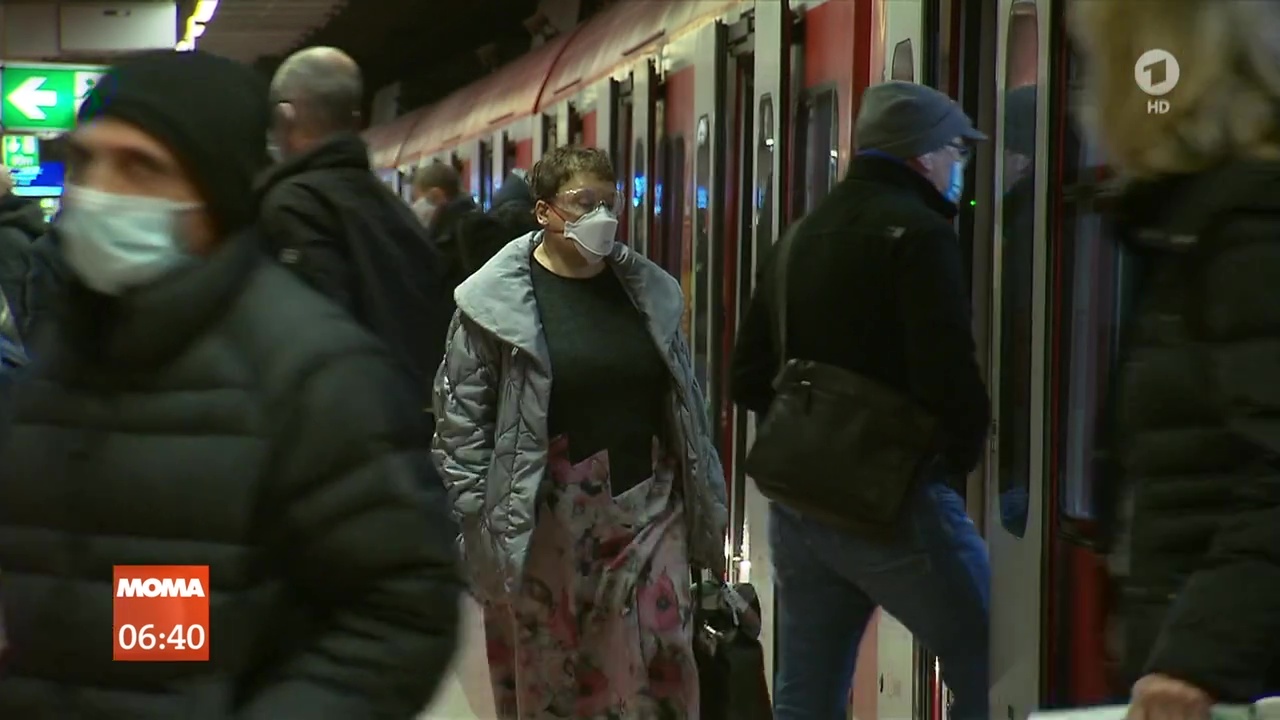 Riskanter öffentlicher Dreier In Der U-Bahn