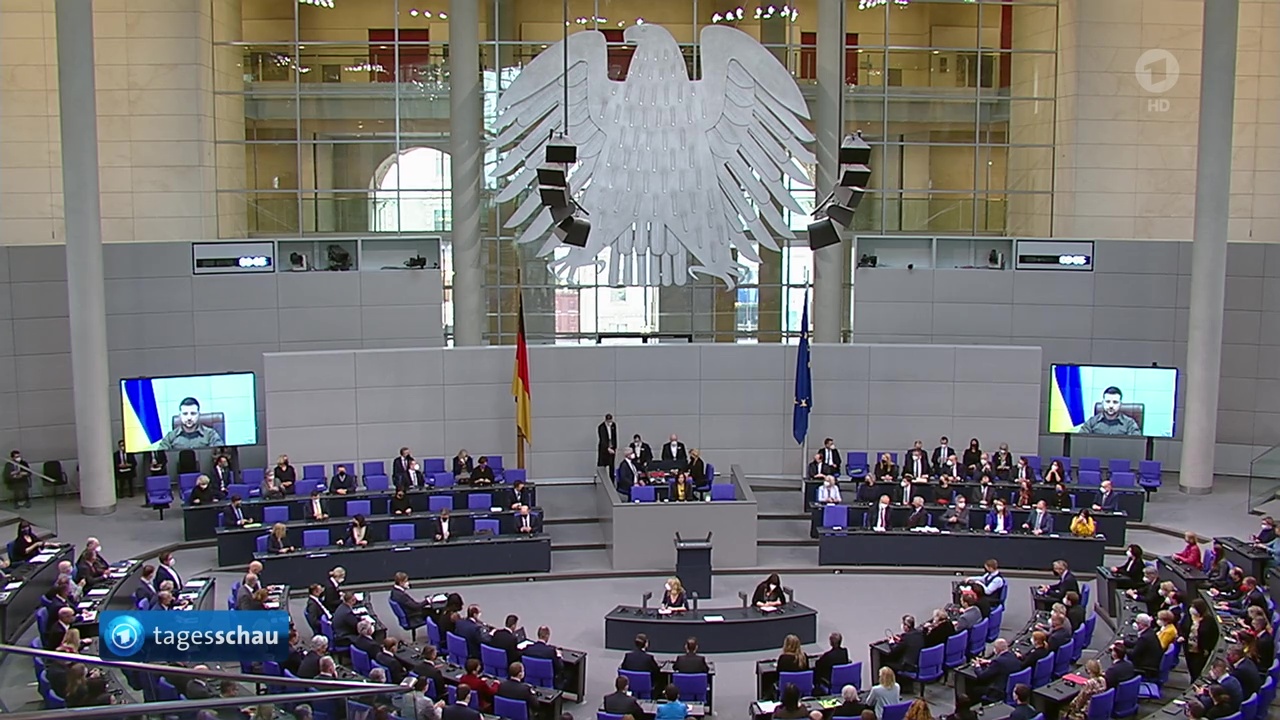 Ukraines Präsident Selenskyj wendet sich mit deutlichen Worten in Videoansprache an den Bundestag