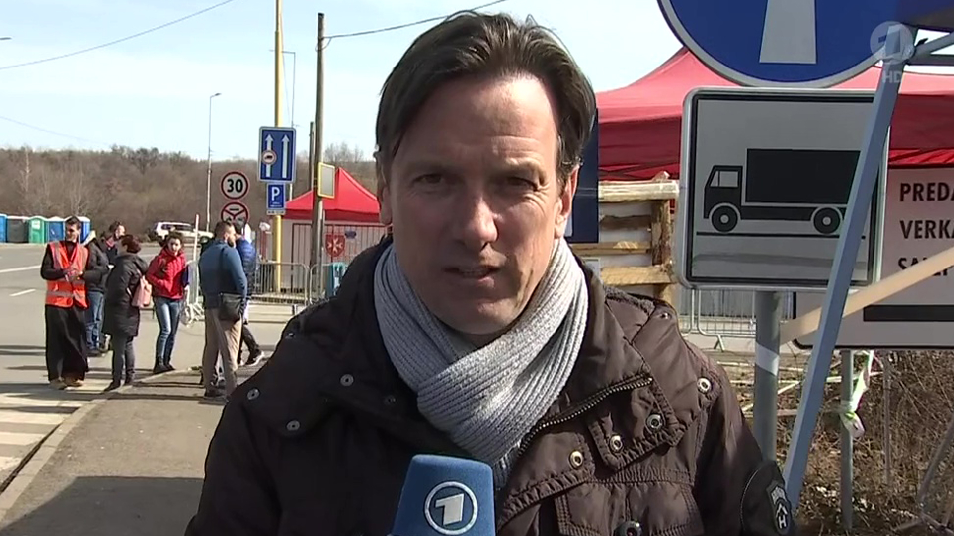 "Wesentlich weniger Flüchtlinge kommen derzeit an", Danko Handrick, MDR, zzt. an ukrainisch-slowakischer Grenze