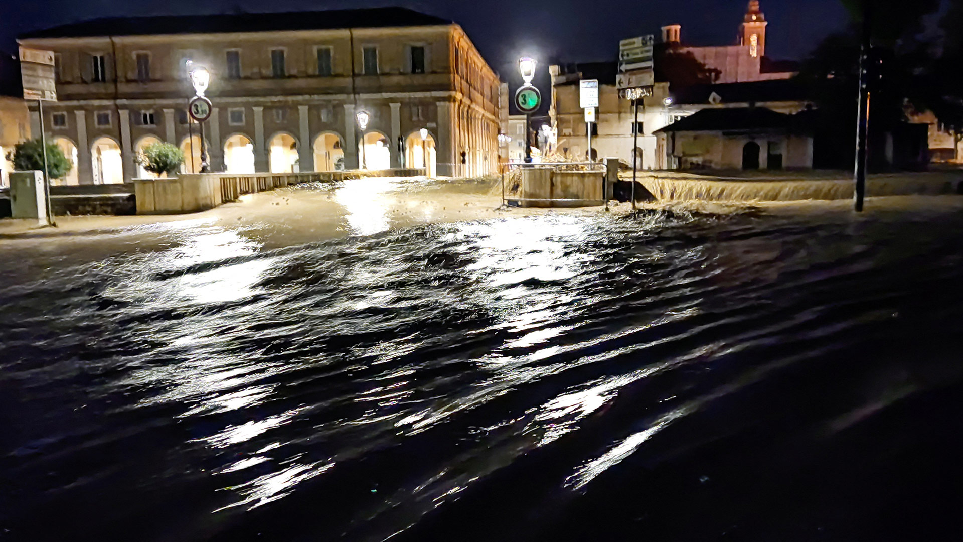 Costa adriatica italiana: 10 morti per alluvione
