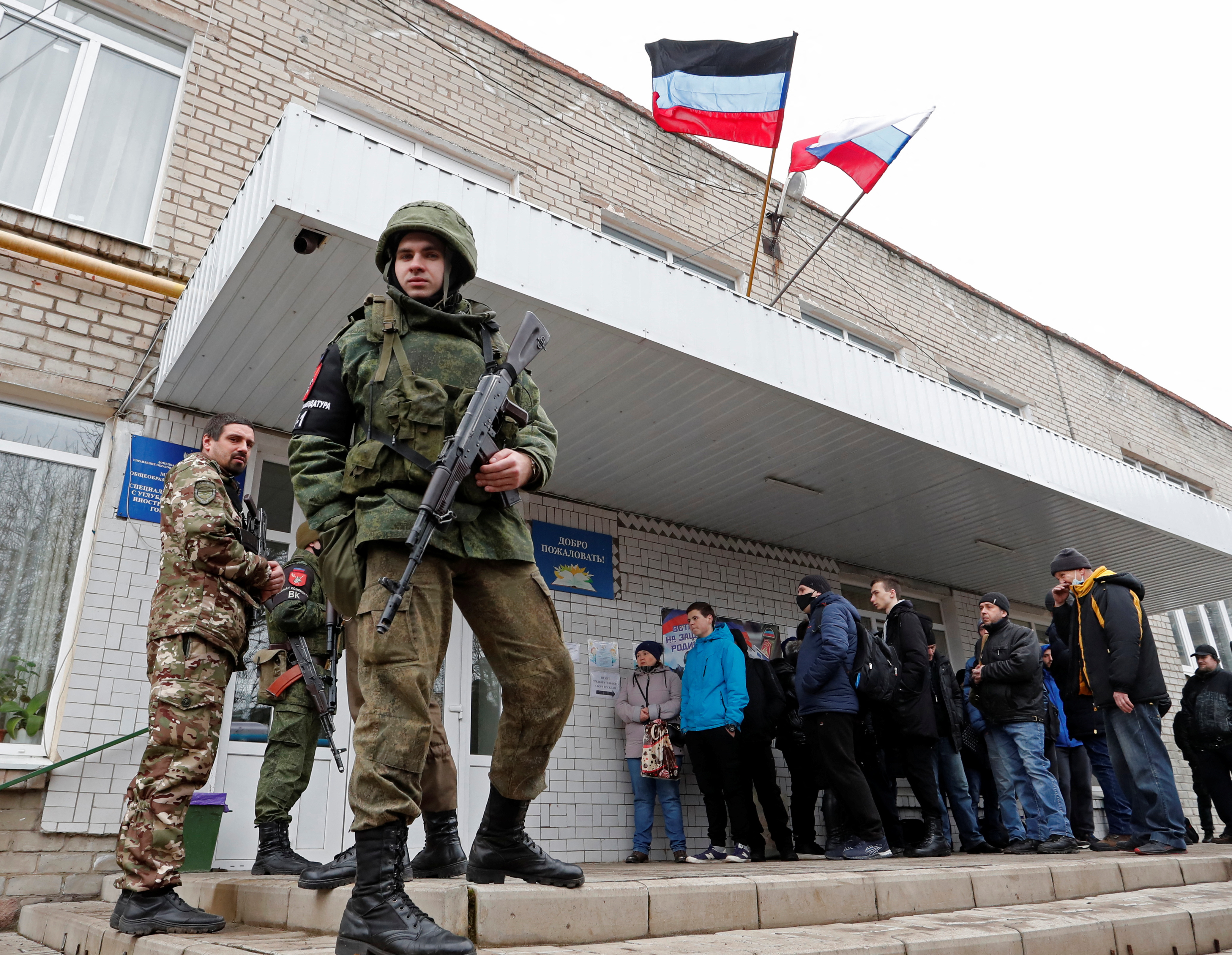 Pro-russische Separatisten in Donezk | REUTERS