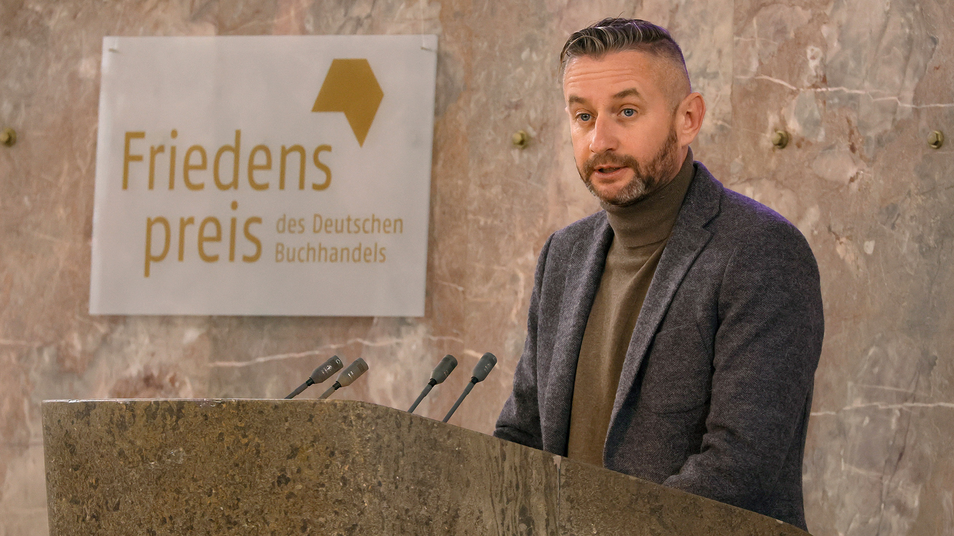 Serhij Zhadan bei der Verleihung des Friedenspreises des Deutschen Buchhandels. | EPA